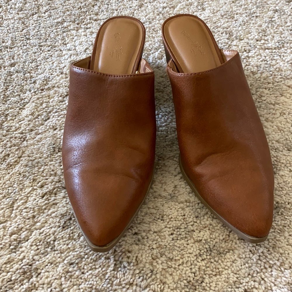 Universal Threads Mules
